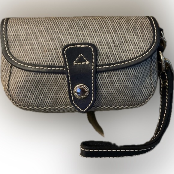 Dooney & Bourke wristlet - Picture 1 of 8